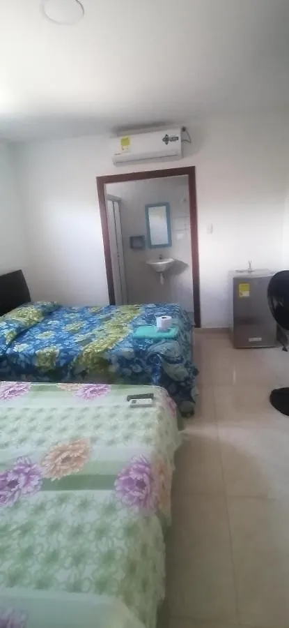 Guest house Habitaciones Y Apartamento Fania Gaira
